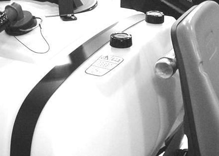 Spray Pro -monitori Spray Pro -monitori näyttää ja valvoo järjestelmän useita eri tietoja, kuten ajoneuvon nopeutta ja ruiskutusmääriä. Se ei säädä ruiskutusmääriä.