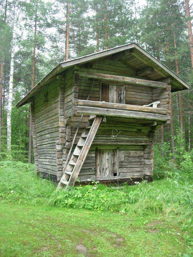 B. Aitta Arviolta 1800-luvulta peräisin oleva aittarakennus on tuotu paikalle todennäköisesti 1930- luvulla.
