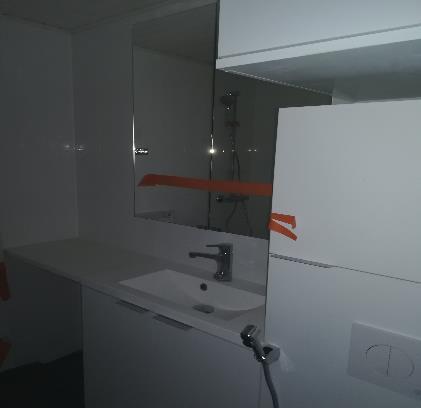 2 2 Kylpyhuone-elementti Kilonkartanon alueen kohteessa asennetaan valmiita tekniikkastudioita ja paikallaan rakennettavia kylpyhuoneita.