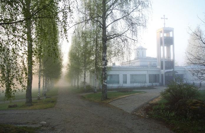 MARTINUS MARKOFF Lintulan luostari jakaa maailman surun Lintulan luostarissa maailman koettelemukset kuljetaan luottamuksessa Jumalaan.
