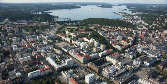 KAUPUNKIEN TIIVISTÄMINEN OIKEILLA RATKAISUILLA VAIKEISSAKIN PAIKOISSA