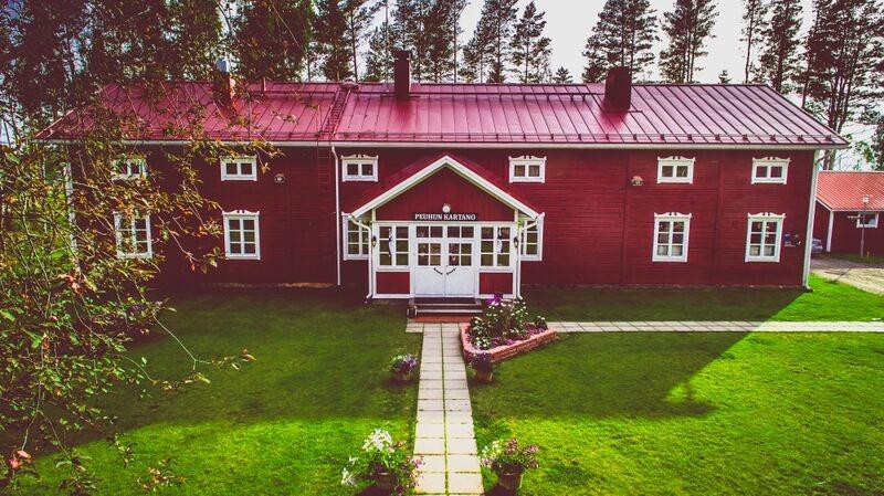 Vapaa-ajan asunto Oulu, Oulunsalo, Peuhu Kohdenumero 608181 Vanhan kartanon rakennukset juhlatiloina, 465,0 m²/465,0 m² Kov. 1975 Energialuokka Ei e-tod. Mh. 620 000,00 Peuhuntie 194.