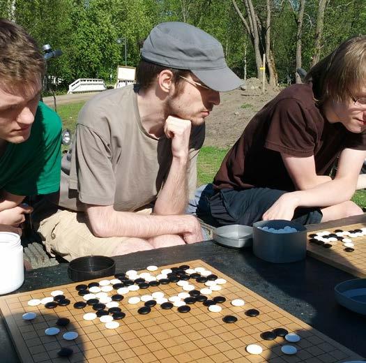 Oulun Goonpellaajat Jos kaipaat lisää älyllisiä haasteita opiskelun oheen, voit pistäytyä pelaamaan Go-lautapeliä.