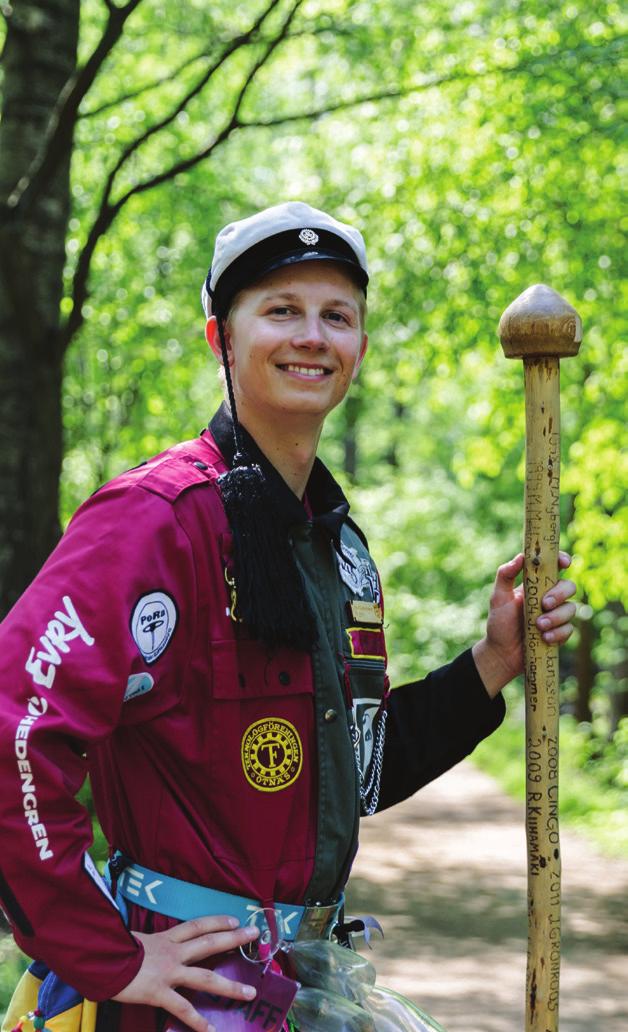Jag heter Axu och är Phuxivator på Teknologföreningen, TF, den svenskspråkiga nationen vid Aalto-universitetet. Min viktigaste uppgift är att ta hand om TF:s phuxar.