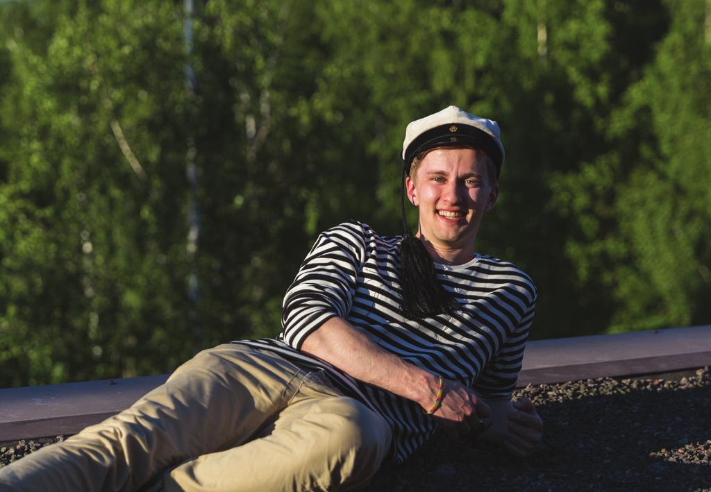 PUHEENJOHTAJAN TERVEISET Onnittelut opiskelupaikasta ja lämpimästi tervetuloa! Kesän jälkeen edessäsi aukeaa yliopistomaailma täynnä uusia ja ikimuistoisia kokemuksia.