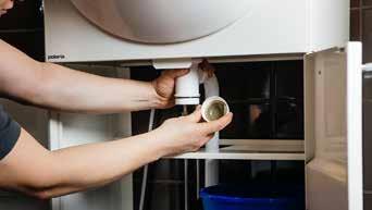 Jos sinulla on astianpesukone, vältä astioiden turhaa huuhtelua. Jos peset astiat käsin, käytä tulppaa tiskialtaassa. Järkevällä vedenkäytöllä on myös vaikutusta kiinteistösi vuokriin.