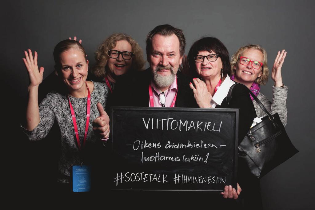 14 KIELI- JA KULTTUURI-IDENTITEETIN TUNNUSTAMINEN JA EDISTÄMINEN Syrjintäkielto vamman tai kielen perusteella ei yksin riitä turvaamaan kuurojen ihmisoikeuksien toteutumista.