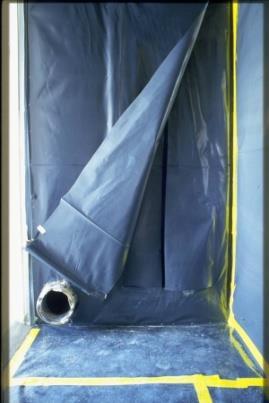 Tarkoituksena on estää osastoinnin sisällä vapautuvan asbestipölyn leviäminen muihin tiloihin sekä laimentaa ja poistaa epäpuhtaudet työtilasta.