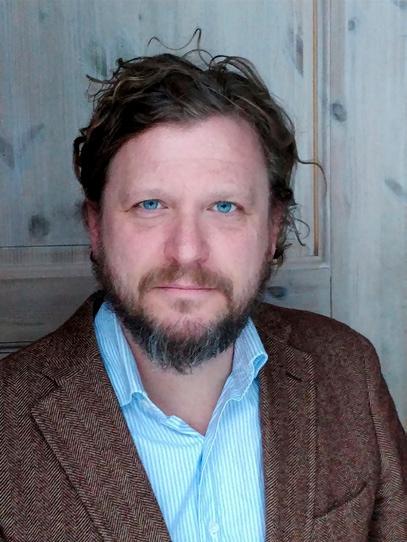 Hän on toiminut myös Vice-President Sales & Distribution -tehtävässä globaalissa ruostumatonta terästä valmistavassa yhtiössä.