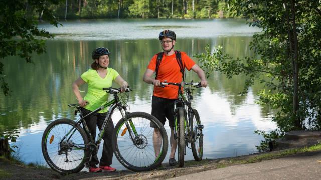 jos haet pyörän klo 12, palautus seuraavana päivänä klo 12 mennessä) FLOWPARK Seikkailuradat on rakennettu eläviin puihin niitä vahingoittamatta.