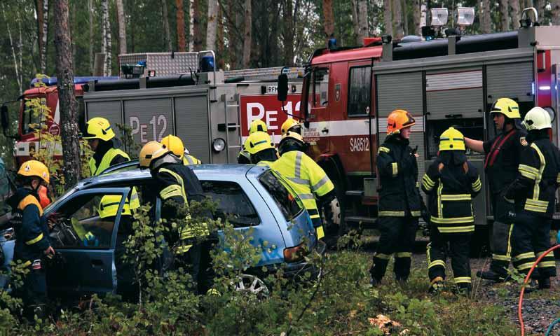 Lisäksi eri simulaattoreissa pääsi harjoittelemaan suihkuttamista niin lavastetussa nestevuodossa kuin kemikaaliterminaaliin kohdistuneessa rakennuspaloharjoitteessa.