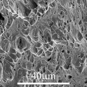 Sitkeä murtuma metalleissa Plastinen deformaatio Stabiili särönkasvu