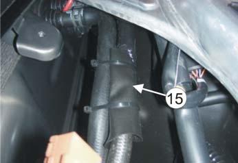 Fix the pumps bracket as shown in picture D or E, depending on the cars equipment level. Use cable ties to fasten the cut tube () around the joint piece () as protection (1).