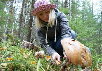 Kuva: Ol ga Smotrova, Oma Mua Prezidentan uskaldukset»»raududorogu Hiloin Anni Sellittämäh sidä kerryttih OOO RŽD Tur:n johtokundu, tazavallan ministerstvoin da federualulaitoksien edustajat,