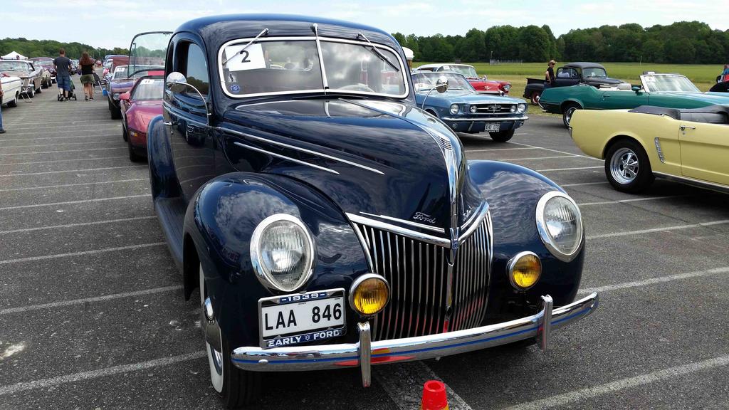 Västerås Summer Meet 2019 Kauniita autoja silmän iloksi lentokentällä Suomituvan lähellä