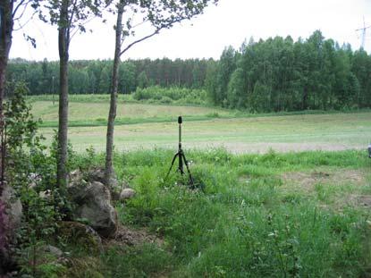 Mikrofoni asennettiin osoitteessa Rääsynkorvenpolku 2 sijaitsevan rivitaloyhtiön viereiseen metsään samaan paikkaan kuin vuoden 8 mittauksessa.