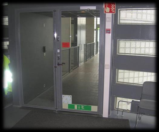 Palo-osastointi rakennuksissa Palo-osastointi antaa ratkaisevasti lisäaikaa sammutus- ja pelastustyössä tehtävien taktisten ratkaisujen tekemiseen (kuva 60).