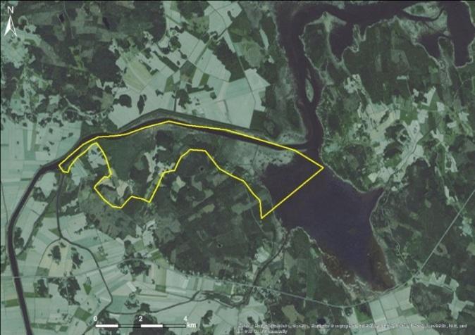 Seutu on harvaan asutettua ja metsävaltaista, jokisuun varrella maasto on alavaa ja vetistä suistoa.