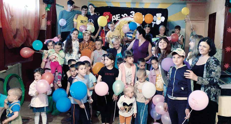 Kaikki alkoi siitä, kun Odessan tiimimme päätti käynnistää toiminnan lapsille kylässä, joka tunnetaan kelvottomasta tiestään.