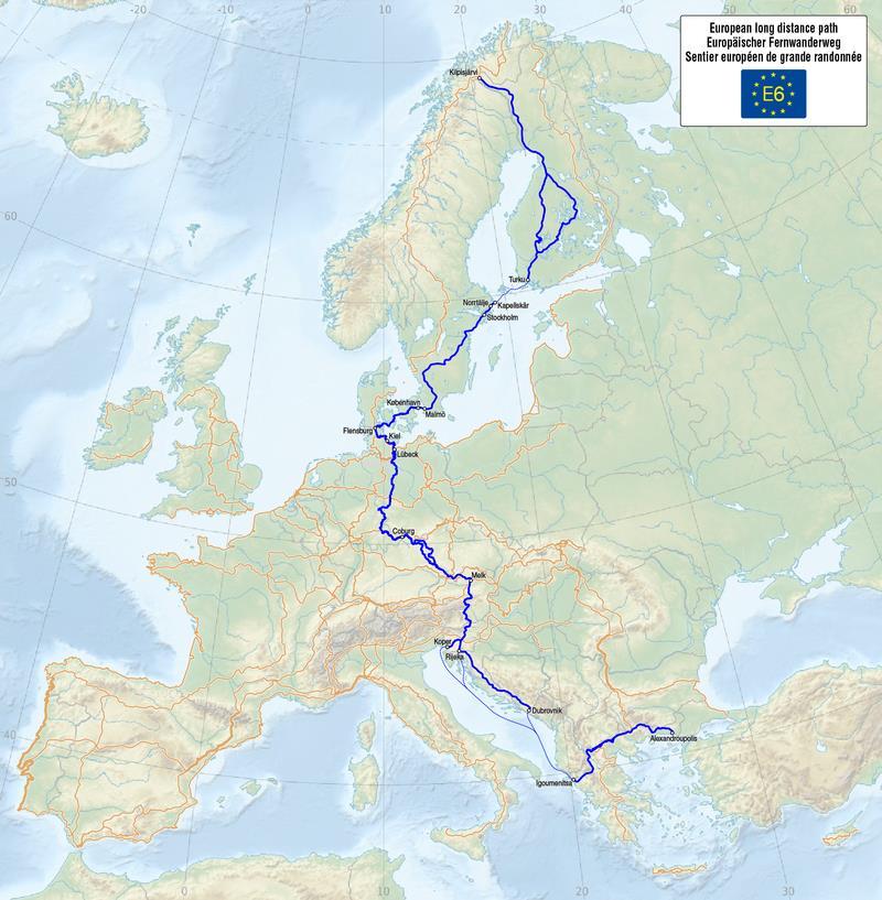 Reitti on osa Euroopan kauko vaellus reittiä numero E6, ja sen varrella on useita yöpymispaikkoja eräkämpissä ja laavurakennelmissa.