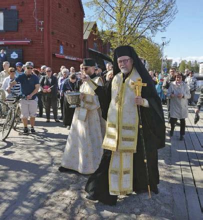 Saman kirkon lapsia Viimeaikaiset tapahtumat ovat herättäneet monia kysymyksiä Suomessa asuvien ortodoksien parissa.