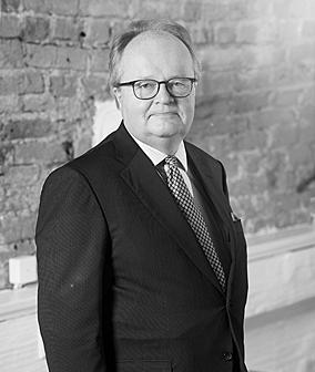 Aikaisemmin Rönkä on toiminut Labsystems Oy:n johtotehtävissä, Fluilogic Systems Oy:n sekä Konelab Oy:n toimitusjohtajana.