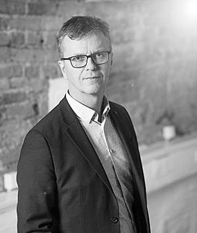 Tekla Oy:n toimitusjohtajana vuosina 2004 2013, Nordeassa vuosina 1983 2003 useissa kansainvälisen- ja investointipankkitoiminnan tehtävissä ja tätä ennen Kemira Oy:ssä.