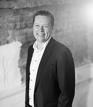 markkinoinnin johtotehtävissä Orion Yhtymässä, Labsystems:ssä, Thermo Electron:ssa ja Thermo Fisher Scientific:ssa.