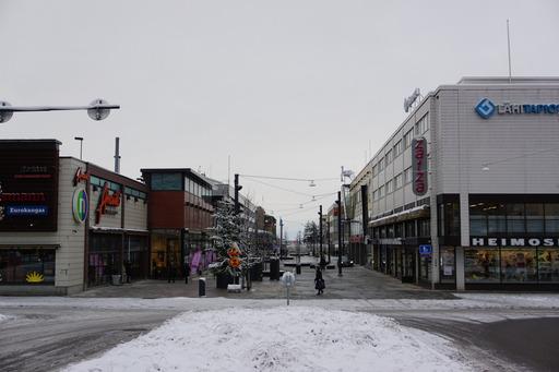TIEDOTTEET PYSÄKÖINTIJÄRJESTELYT (3.10.2016 ALKAEN) Kaikki maksulliset kadunvarsipaikat ovat ilmaisia, mutta aikarajoitettuja kiekkopaikkoja.