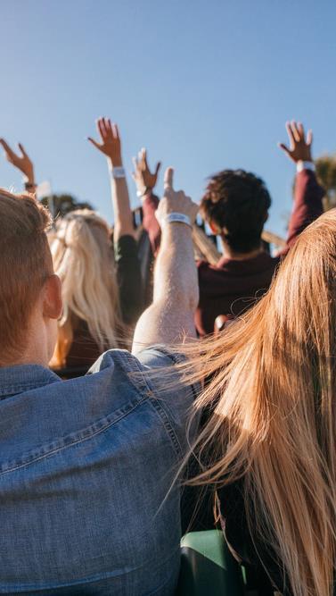 Hankintojen kautta pitäisi työllistää nuoria ja pitkäaikaistyöttömiä Neljä viidestä helsinkiläisestä kannattaa sitä, että Helsingin kaupunki velvoittaa yrityksiä palkkaamaan vaikeasti työllistyviä