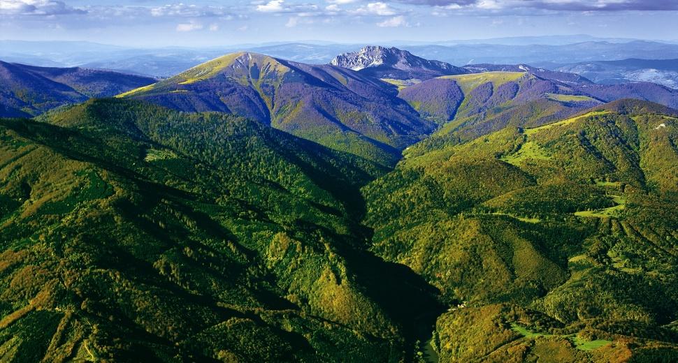 ジリナ自治区自然の可能性 ジリナ地方は大半が山岳地帯で