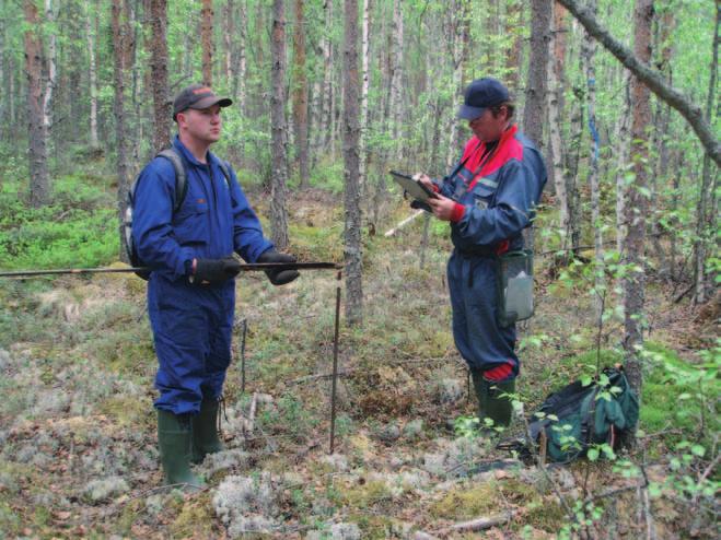 Limingassa tutkitut suot ja niiden turvevarat Osa 3 TUTKIMUSMENETELMÄT Kenttätutkimukset Tutkittavalle suolle suunniteltiin linjaverkosto, jossa sel kälinja kul kee pitkin suon hallitsevaa osaa ja