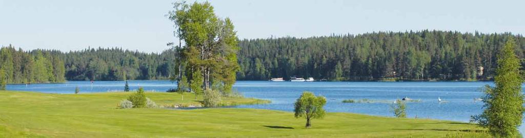 Syväri-järveä voi ihailla useammalla kentän väylistä, kuten tässä väylällä 13. peli sujui Forestilla nihkeästi, kun saimme kokoon yhteensä vain 57 pistettä.