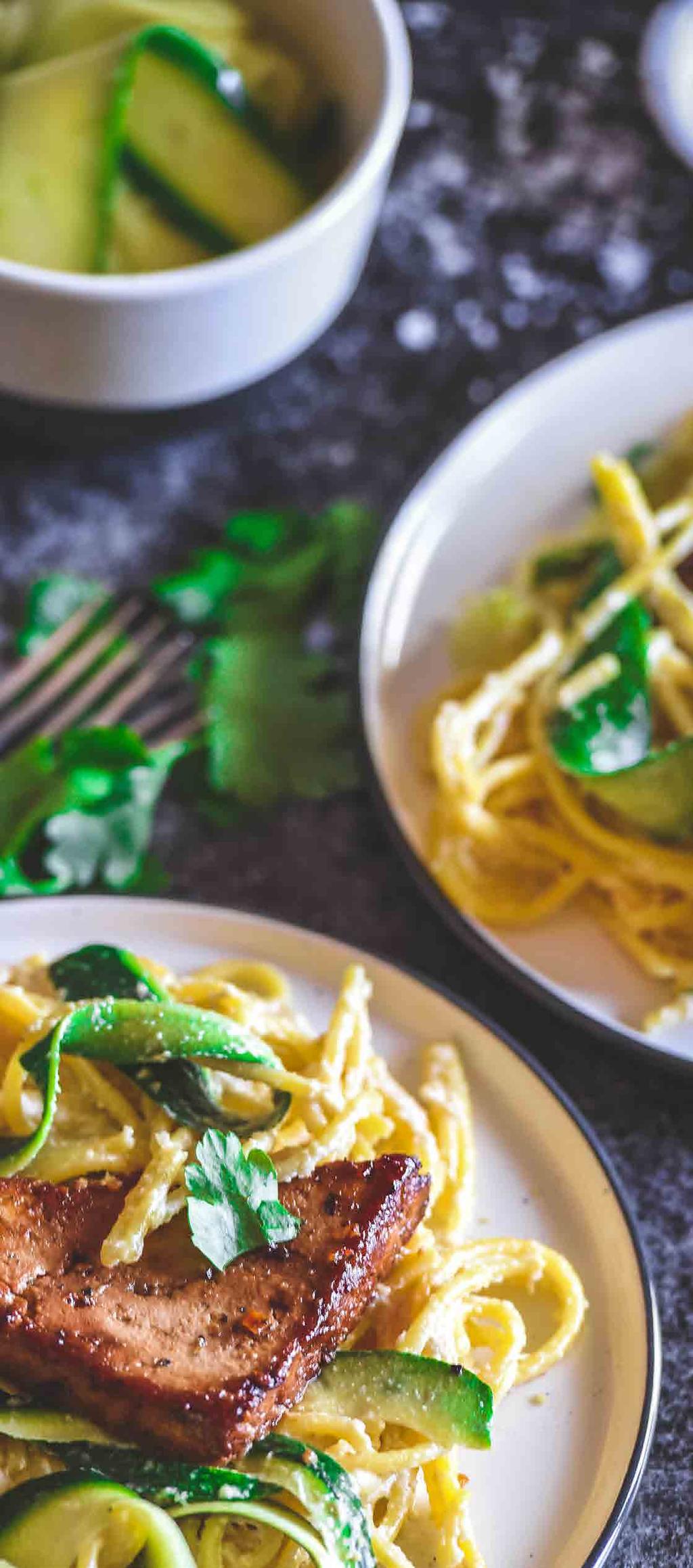 TOFU Jalotofu Marinoitu oliiviöljyä paistamiseen soijakastiketta maun mukaan mustapippuria myllystä intiaani- tai kookossokeria Lisuke: 1 kpl kesäkurpitsa oliiviöljyä paistamiseen pastaa/spagettia