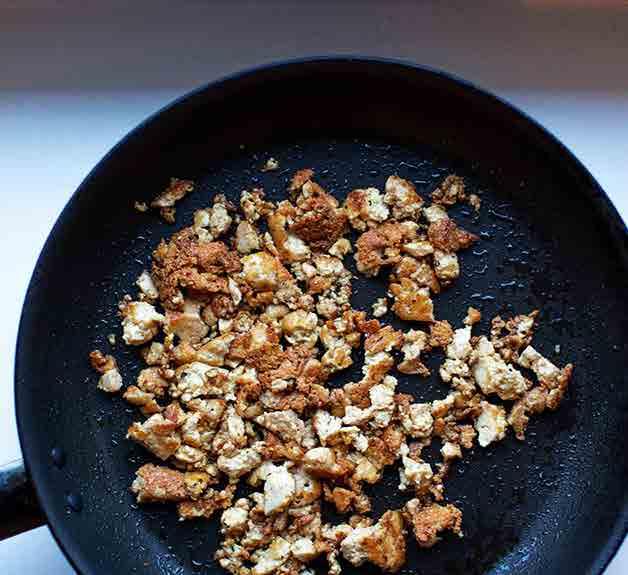 Tescon savujuusto) suolaa persiljaa TOFUMAKARONILAATIKKO Keitä makaroneja kasvisliemikuution kera puolet pakkauksen suosituskeittoajasta. Kaada keitetyt makaronit siivilään.