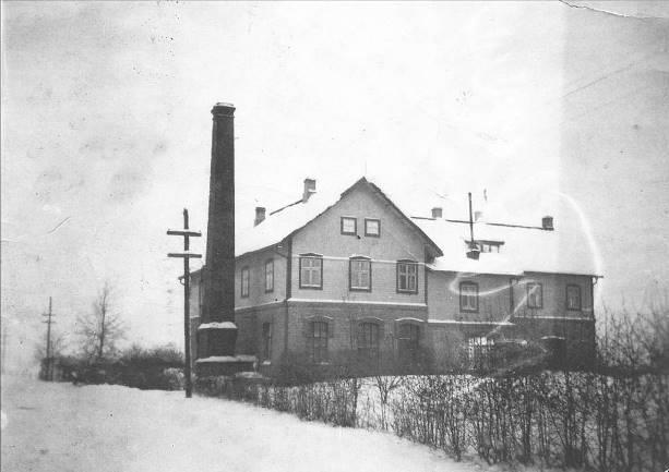 3.2. MEIJERI Niinijoen meijeriyhtiö perustettiin vuonna 1897. Ensimmäiseksi toimipaikaksi vuokrattiin Vilvaisten Knuutilalta vanha rakennus.