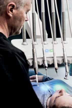 Instrumenttipöydän digitaalinen näyttö on selkeä ja suojassa