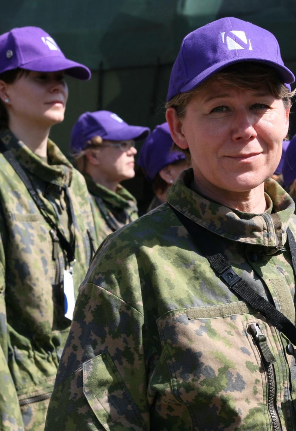 Naisten Valmiusliitto ry Valtakunnallinen yhteistyöjärjestö perustettu vuonna 1997 yhdistää 10 naisten maanpuolustustyötä tekevää ja tukevaa järjestöä jäsenjärjestöissä noin 150 000