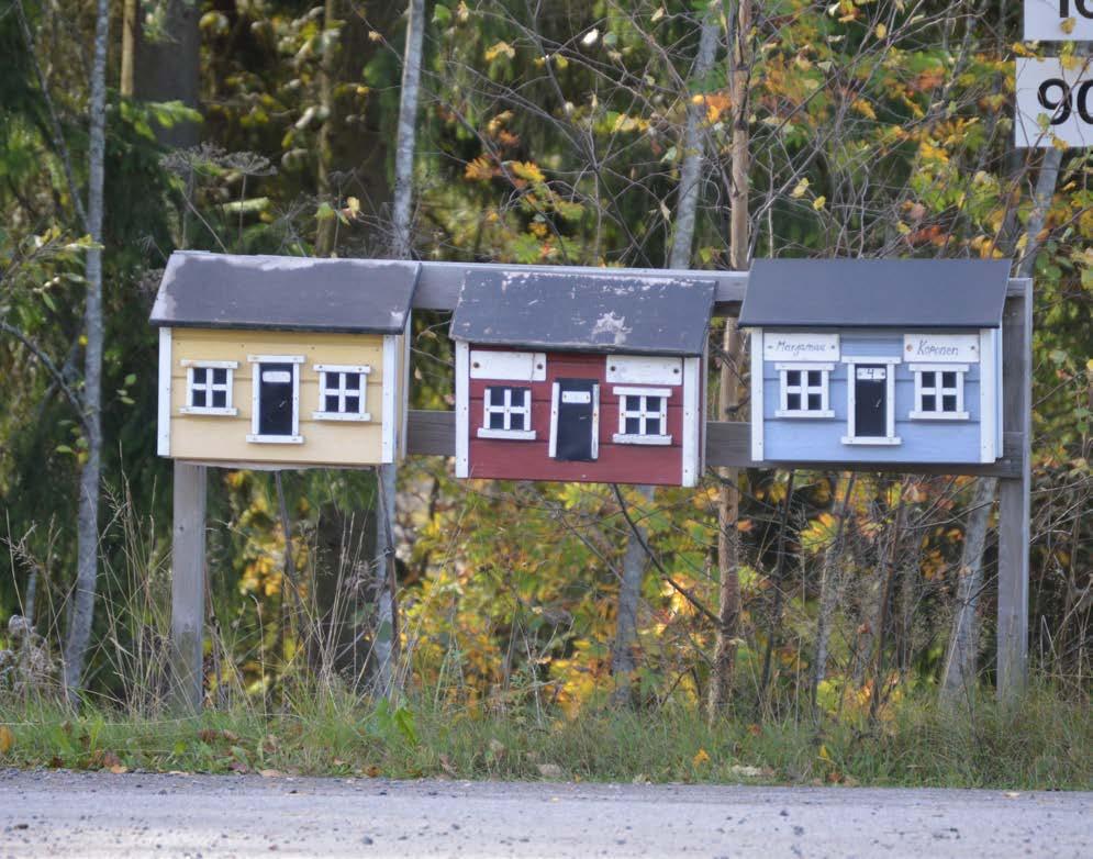 läkeskuksen pohjoispuolella Granbackantien varrella kylämäinen asutus painottuu kylän pohjoispuolella olevan harjualueen läheisyyteen.