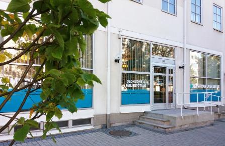 Ku m p p a n u u s k e s k u s Kumppanuuskeskus on sosiaali- ja terveysalan järjestötalo, jossa on noin 40 toimijaa. Kansankatu 53, 901 00 OULU Kevätkausi 2019: 7.1.-19.6.