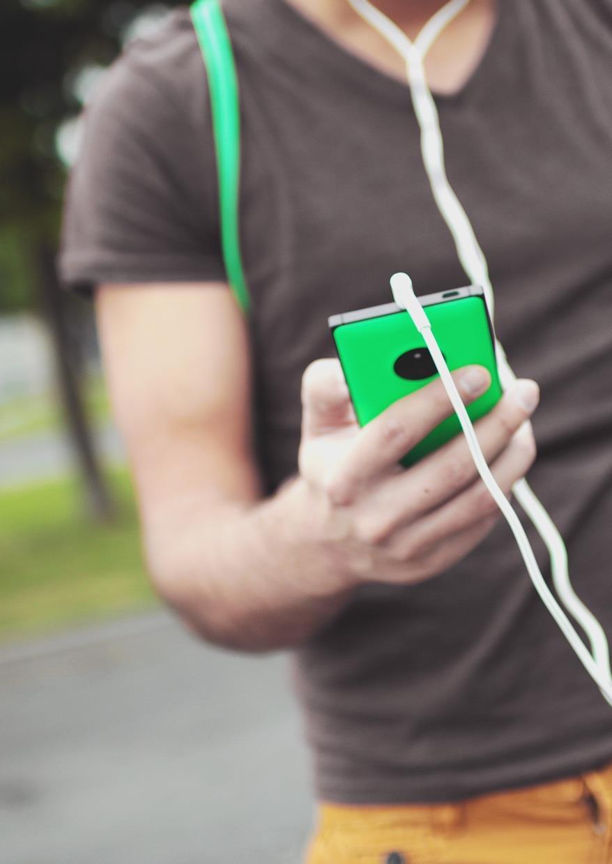 Puhelimen käyttö radion kuunteluun kasvaa Millä välineillä kuuntelit radiota tutkimusviikon aikana? 48 % 43 39 40 39 41 40 9-24 v. 33 31 35 31 30 29 29 25 26 29 29 30 25-44 v. 45+ v.