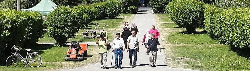 Ikääntyminen uudessa kotimaassa Sosiaalisia ja iän mukanaan tuomia haasteita tulkitaan usein kulttuurisidonnaisiksi Ikääntyessä esille nousevat asiat ovat samanlaisia riippumatta kieli-