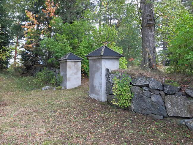 on käsitelty 3. Inventoinnin toteutus ja sisältö-luvussa ja muuriin kajoavista muutostöistä tulee pyytää Museovirastolta lausunto.