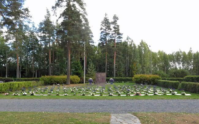 käsittää Osasto A:n sankarivainaja-alueen ja sitä vastapäätä Osasto B:ssä olevan muistomerkkiaukion.