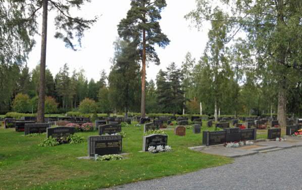 254. Peräti 207 kappaletta vaakakivistä on mustaa graniittia ja 24 kappaletta