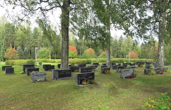 Myöhempää rautaristiperinnettä edustaa kaksi metalliristiä ja osastossa on yksi