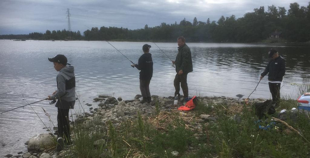 HEKAN NUORISOKERHO Terve kaikki innokkaat kalahenkilöt! Kanjonin koulun puutyöluokka on taas ollut ja tulee olemaan kovassa käytössä nuorisokerhon kokoontuessa.