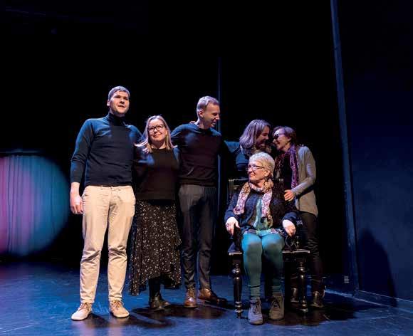 Sosiaalisessa mediassa Tikkurilan Teatteri ja Tikkurilan Teatteri- ja Sirkuskoulu näkyivät Facebookissa ja Instagramissa. Kummassakin kanavassa hyödynnettiin myös maksullisia mainostustyökaluja.