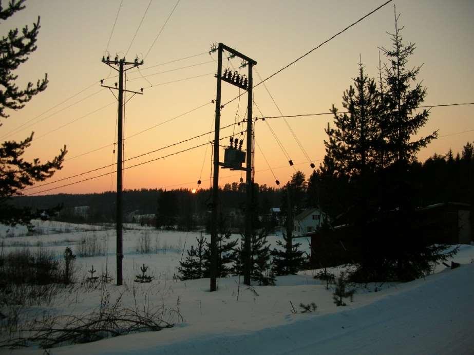 2 Sisältö Tiivistelmä toiminnasta Standardointiselvitys Toimitilaratkaisut Henkilöstöuutisia IEC 1906 palkinnon saajan esittely