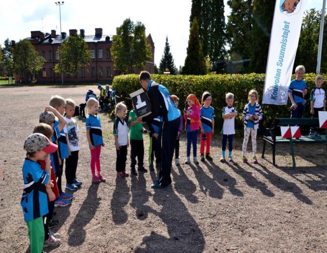 Palkattu valmentaja Vapaaehtoisten innokkuus / palkattu työntekijä - meillä ei negatiivista vaikutusta havaittu / vrt.